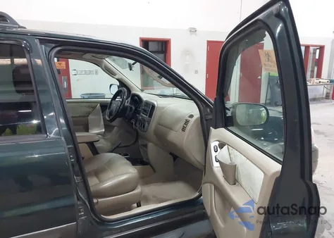 2004 Ford Escape Xlt z USA, uszkodzony, nr VIN 1FMYU93124KB40203